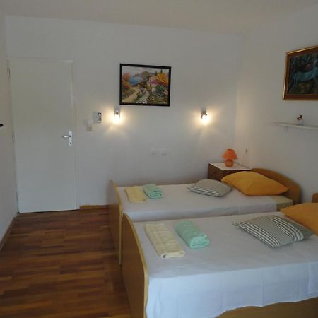 Guesthouse Iva Χβαρ Εξωτερικό φωτογραφία