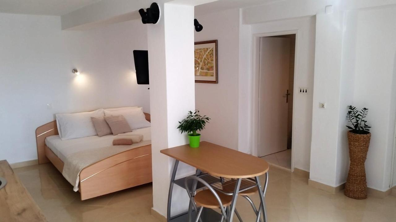 Guesthouse Iva Χβαρ Εξωτερικό φωτογραφία