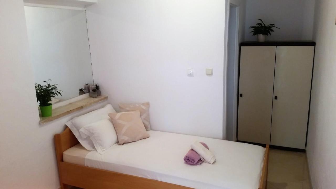 Guesthouse Iva Χβαρ Εξωτερικό φωτογραφία